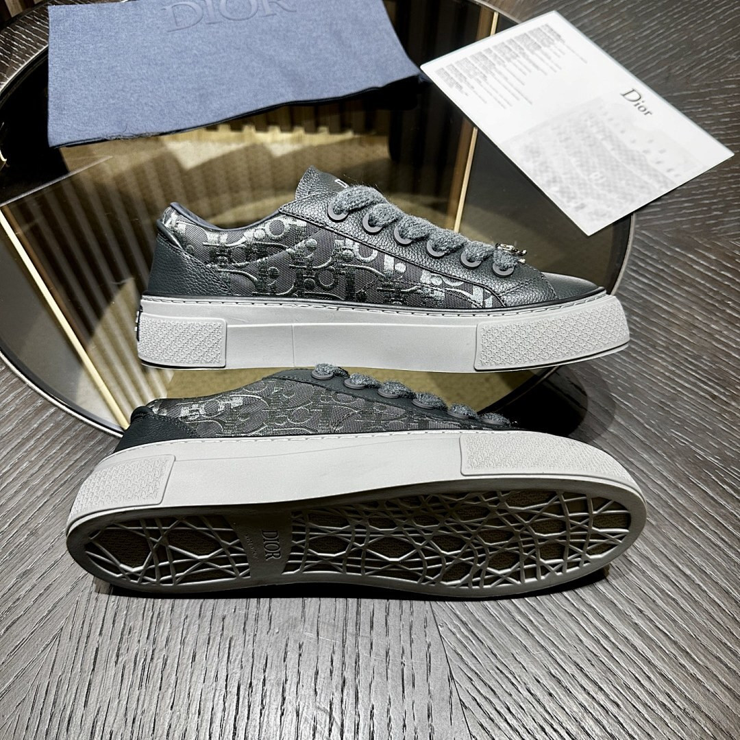 DR B33 Sneaker