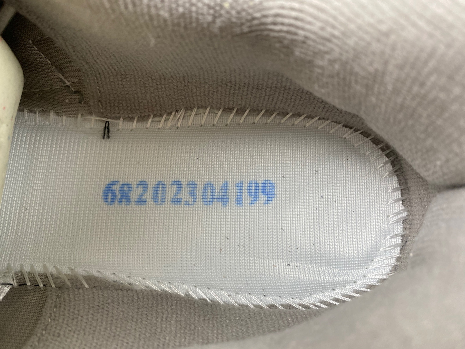 As*ic*s gel-kayano 14 1201a019-023