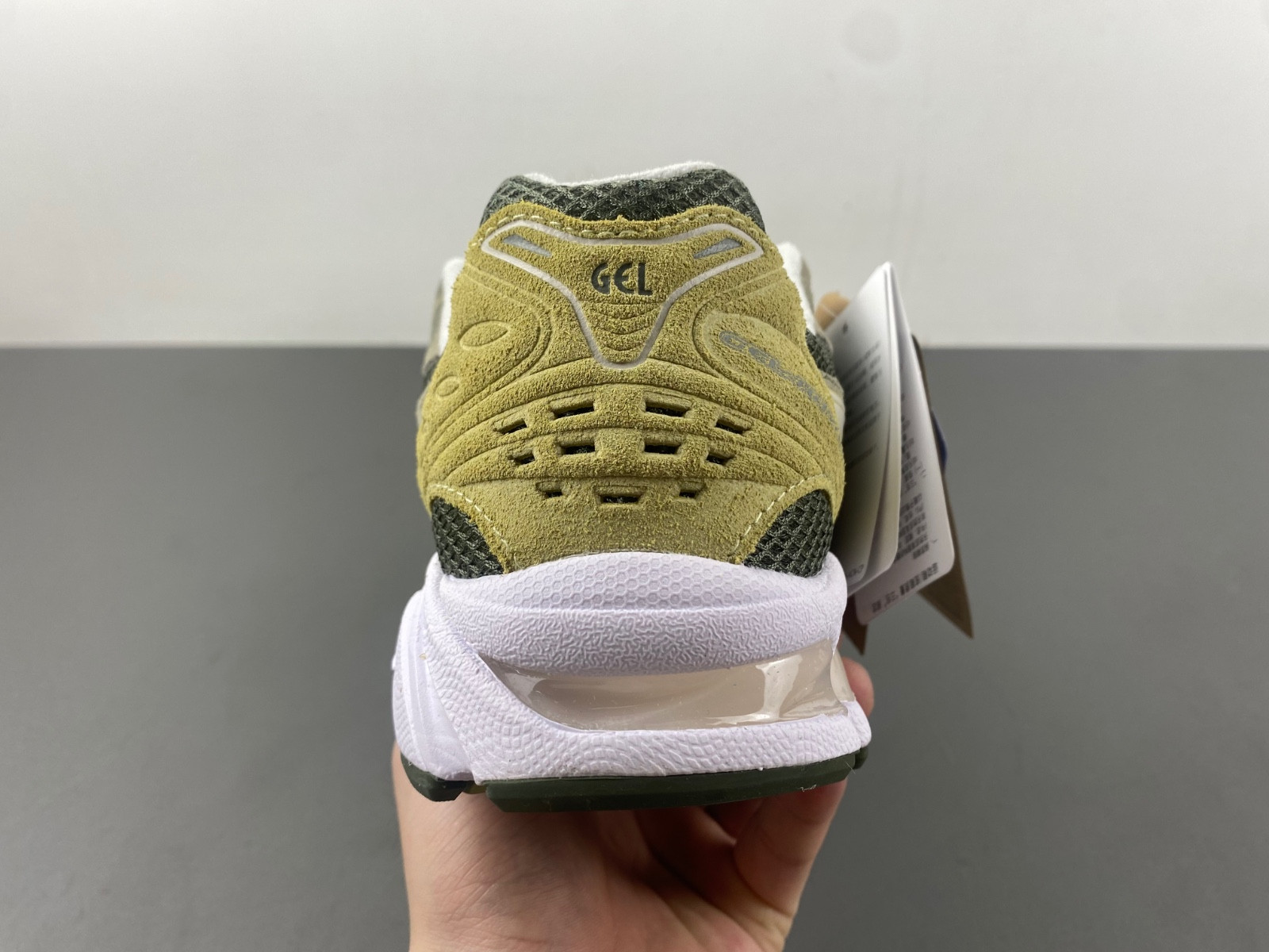 As*ic*s gel-kayano 14  1201a019-025