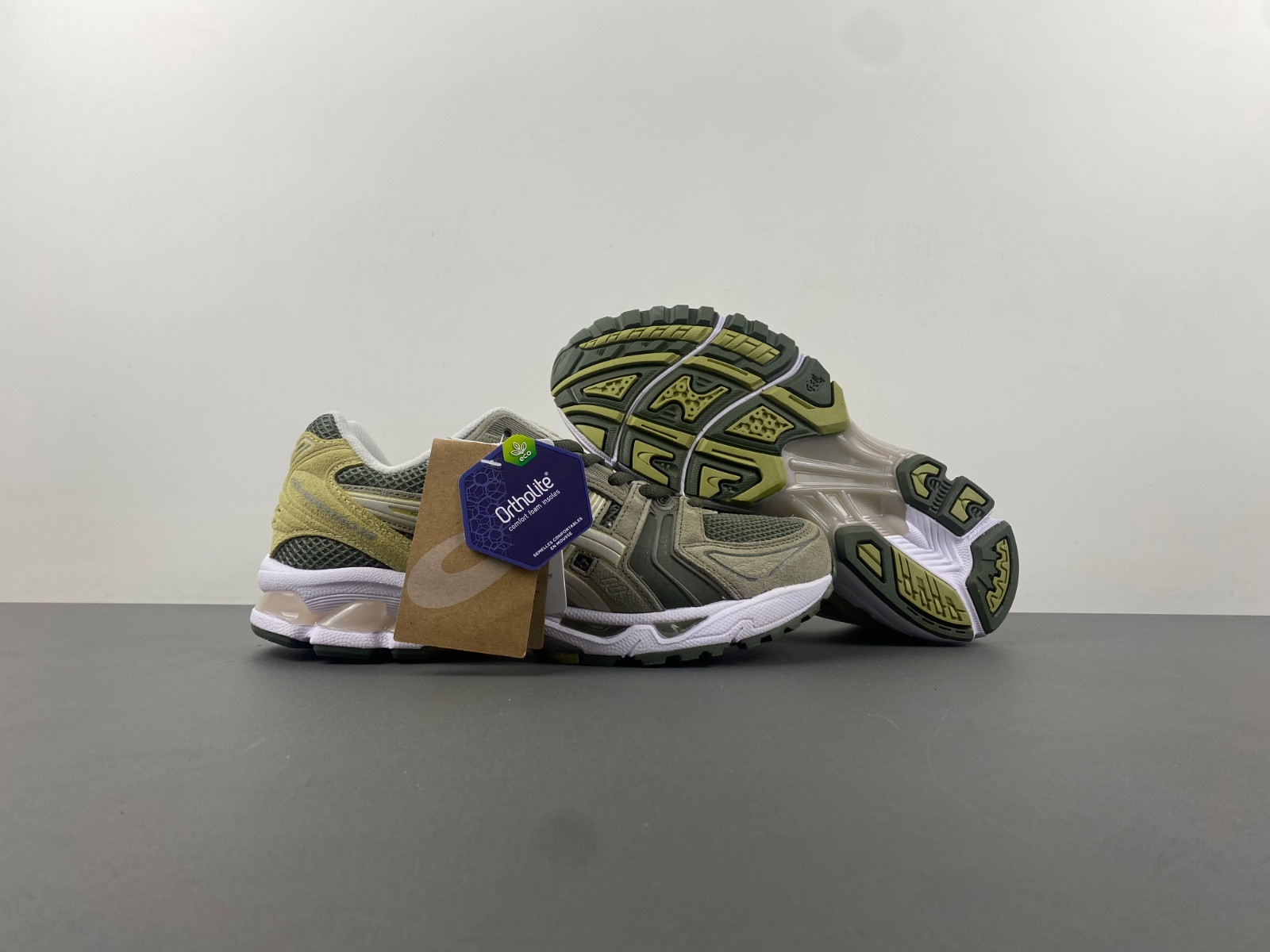 As*ic*s gel-kayano 14  1201a019-025