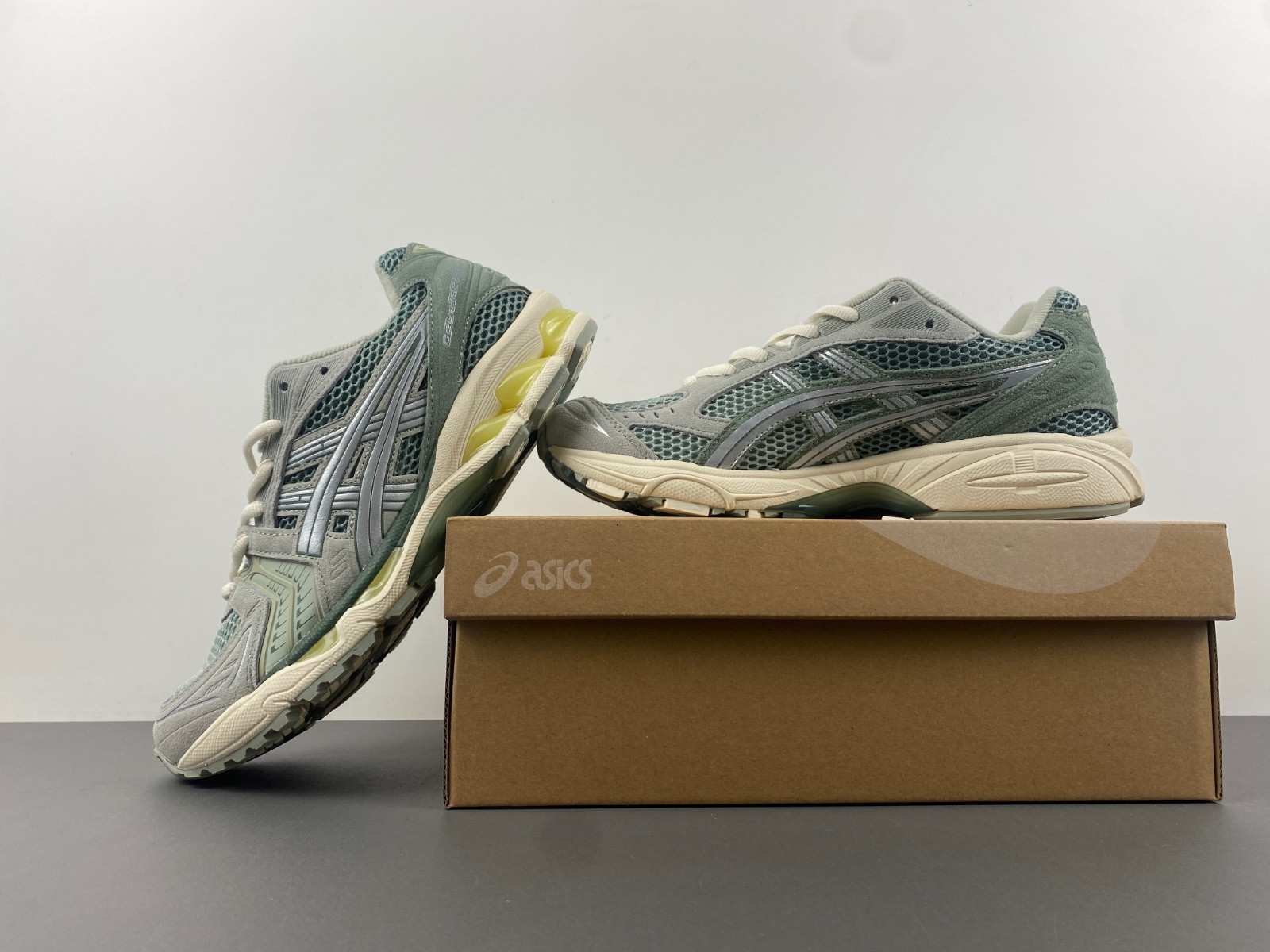 As*ic*s gel-kayano 14 1201a019-026