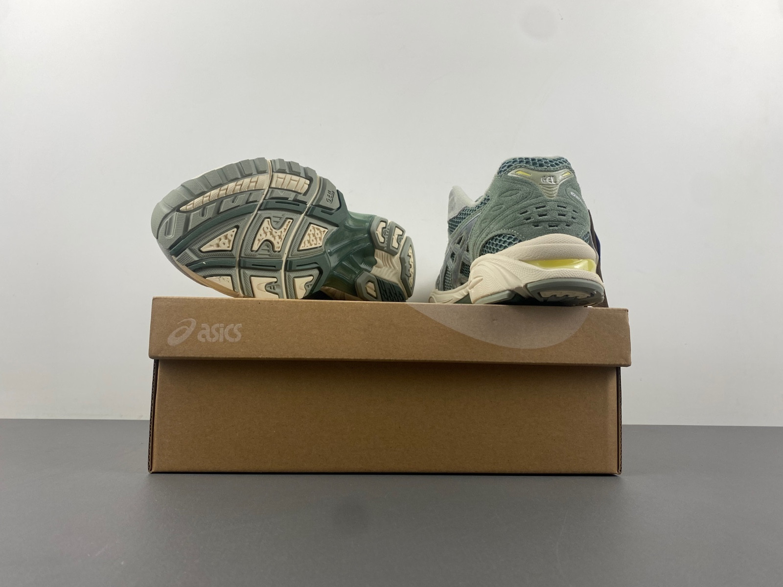 As*ic*s gel-kayano 14 1201a019-026