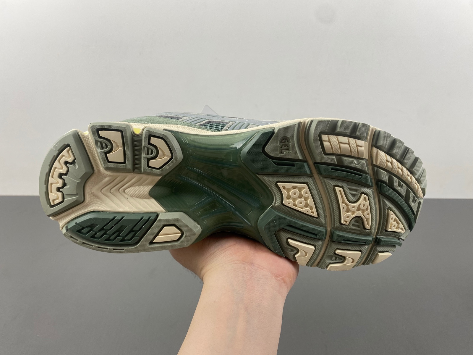 As*ic*s gel-kayano 14 1201a019-026