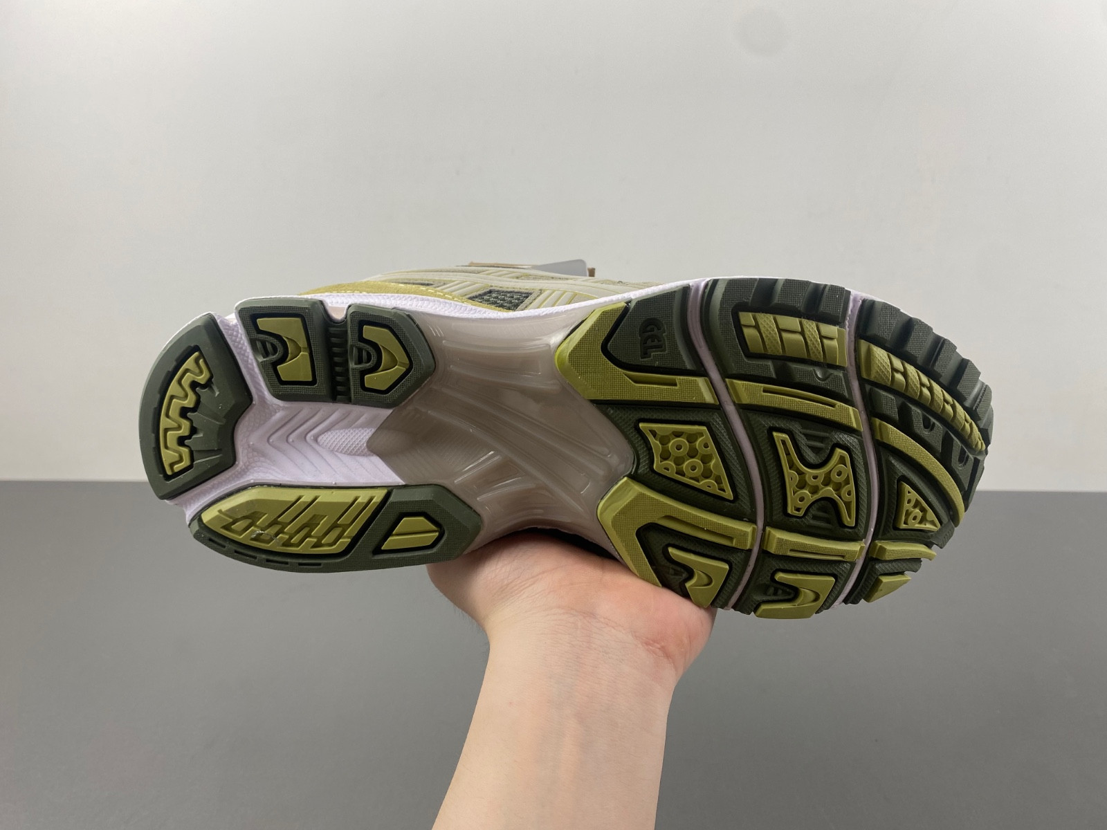 As*ic*s gel-kayano 14 1201a019-026