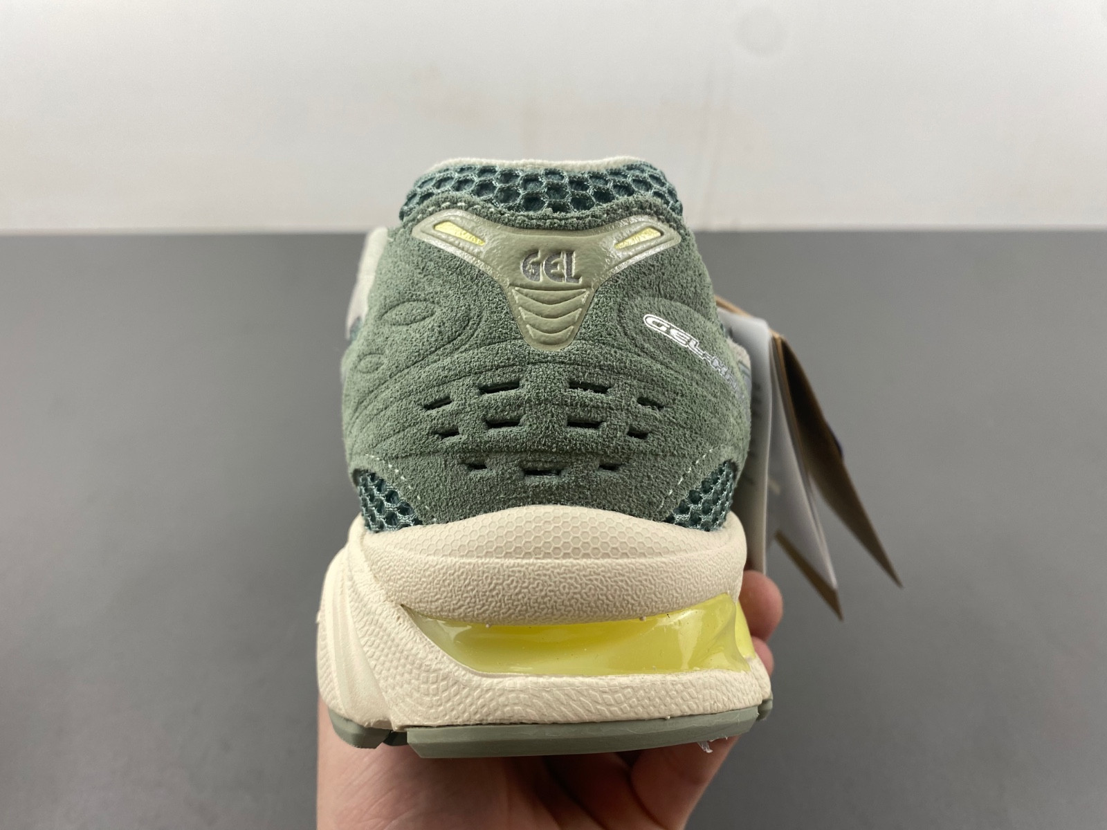 As*ic*s gel-kayano 14 1201a019-026