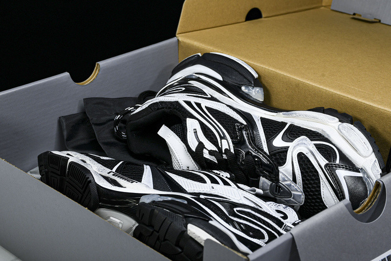 Balenciaga Runner W3RXP-0213