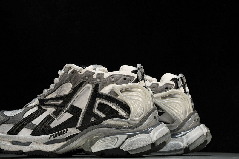 Balenciaga Runner W3RB5-9012