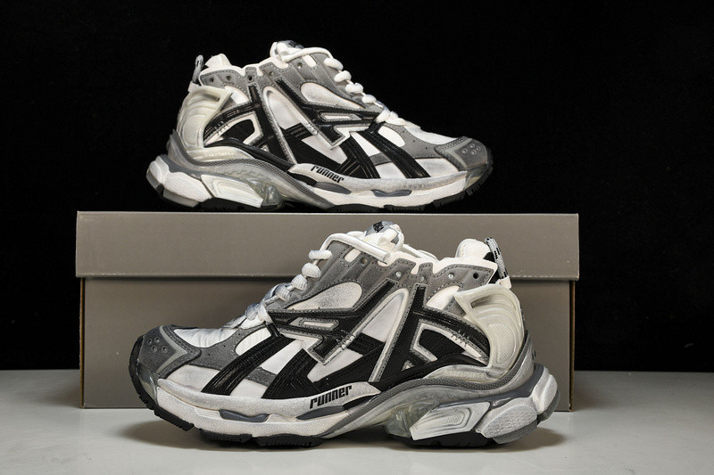 Balenciaga Runner W3RB5-9012