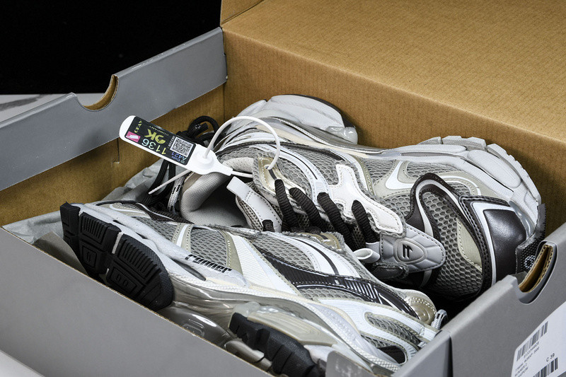 Balenciaga Runner W3RXP-2000