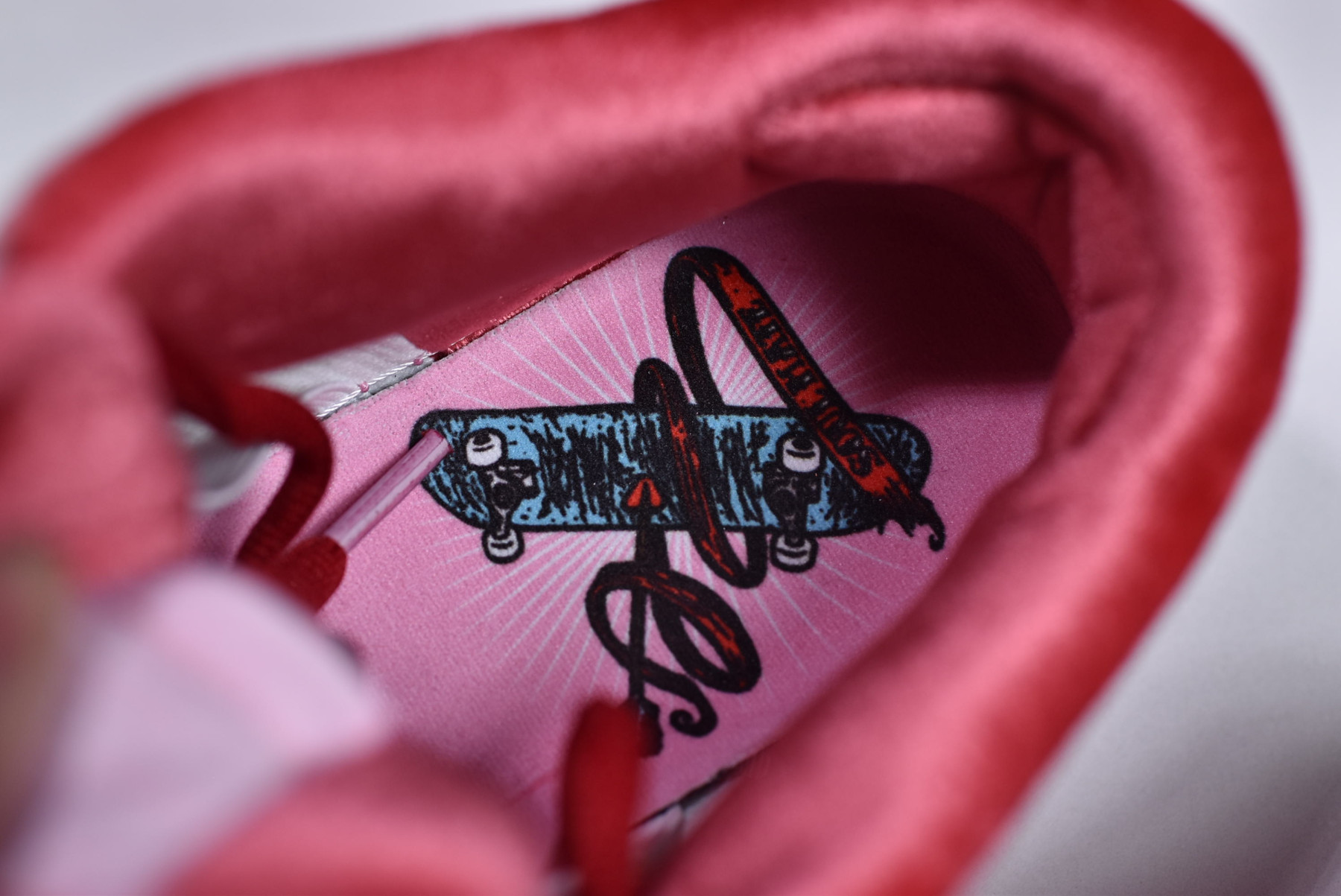 StrangeLove x Nike SB Dunk Low “Valentine’s Day” CT2552-800