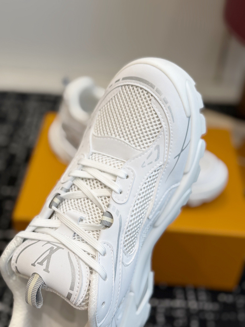 L*V Tatic Runner Sneaker