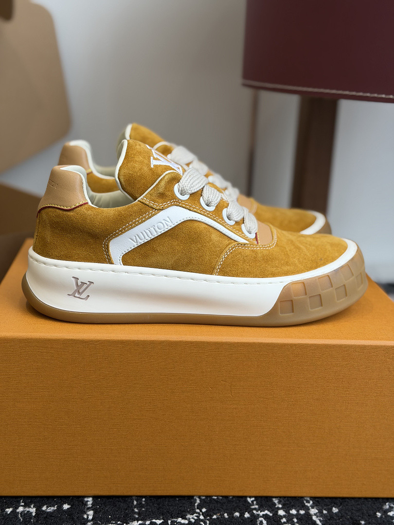 L*V TILTED Sneaker