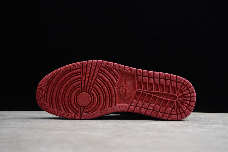 Air Jordan 1 Retro High OG Black/Gym Red DC7071-001