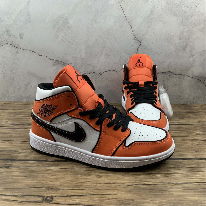 Air Jordan 1 Mid “Turf Orange” DD6834-802