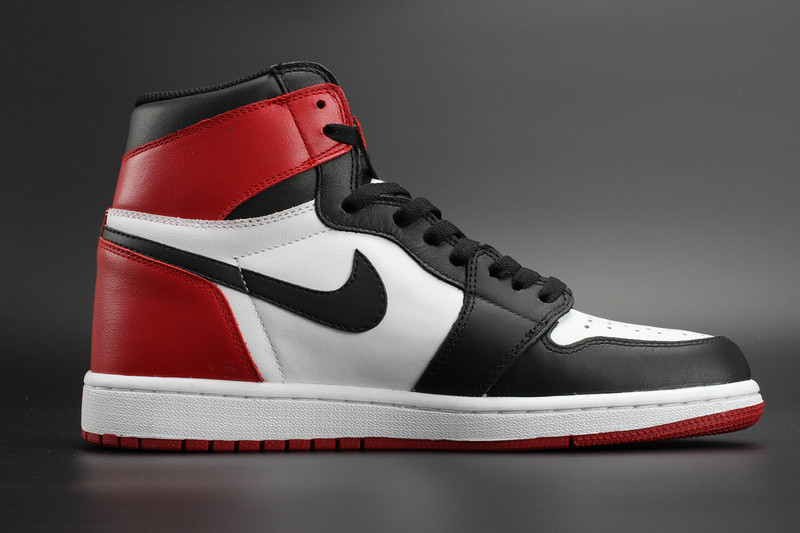 Air Jordan 1 Retro Black Toe 555088-125