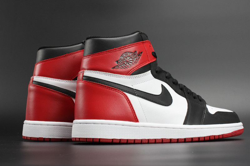 Air Jordan 1 Retro Black Toe 555088-125