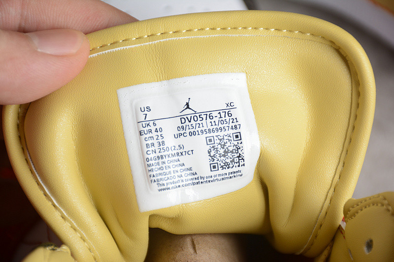 Air Jordan 1 Mid XQ DV0576-176