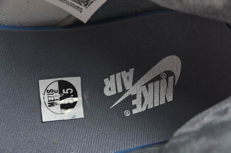 Air Jordan 1 High OG “Stealth” 555088-037