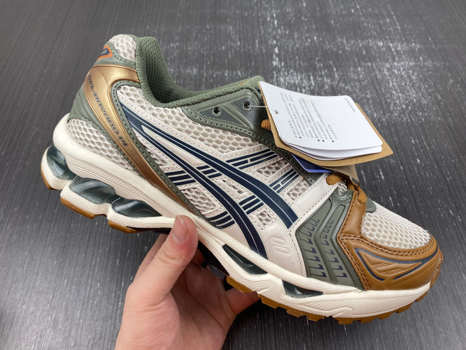 As*ic*s gel-kayano 14 1201a019-250