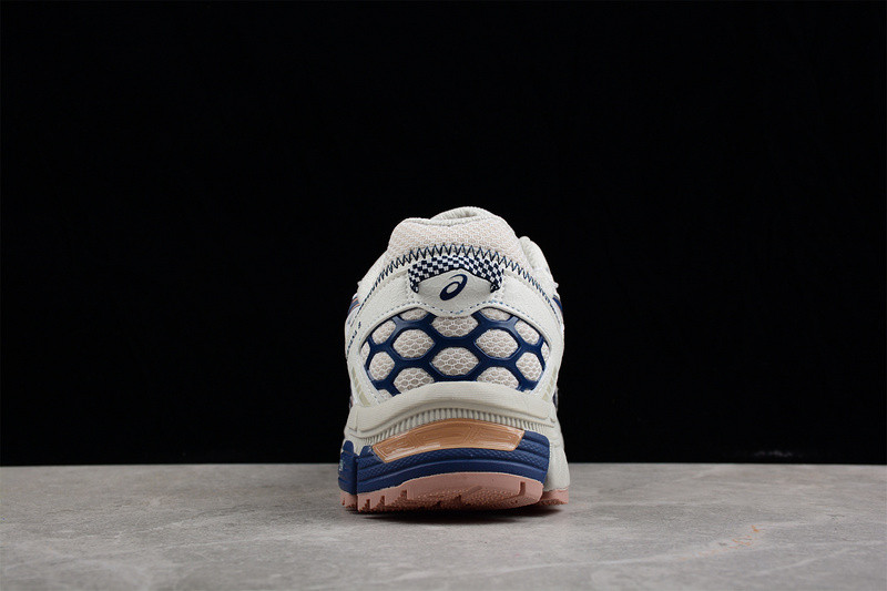 As*ic*s 1011a614-109