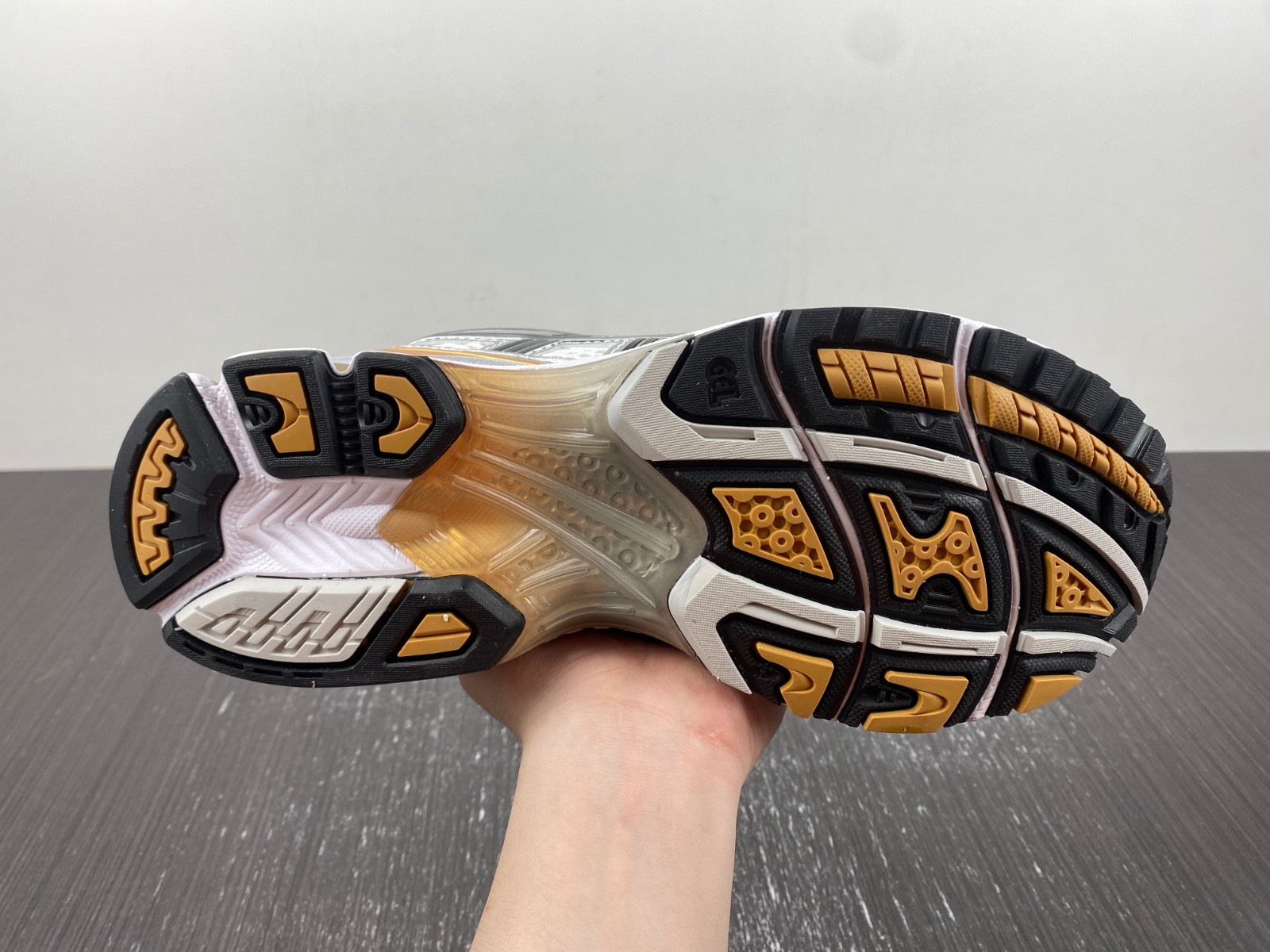 As*ic*s gel-kayano 14 1201a019-250