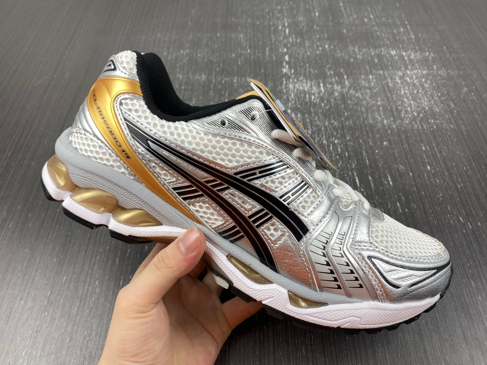 As*ic*s gel-kayano 14  1201a019-102