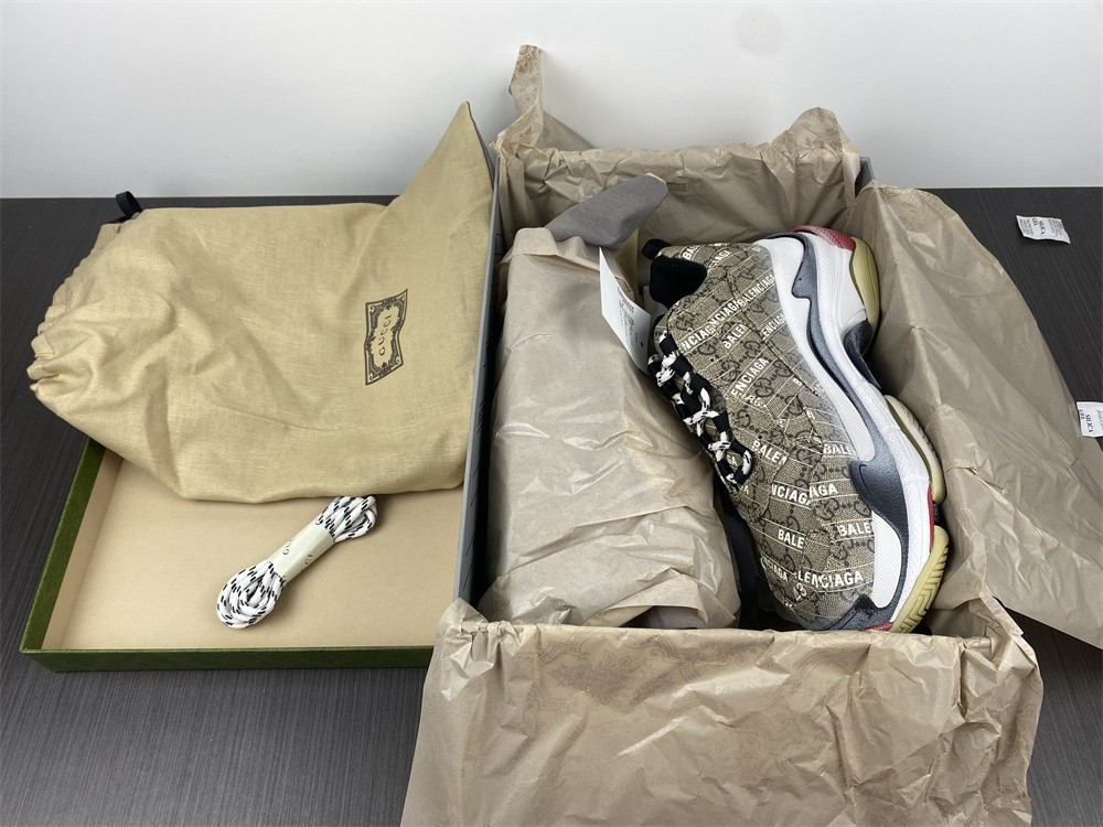 Ba*len*cia*ga 1.0 677192 ulz10 9795