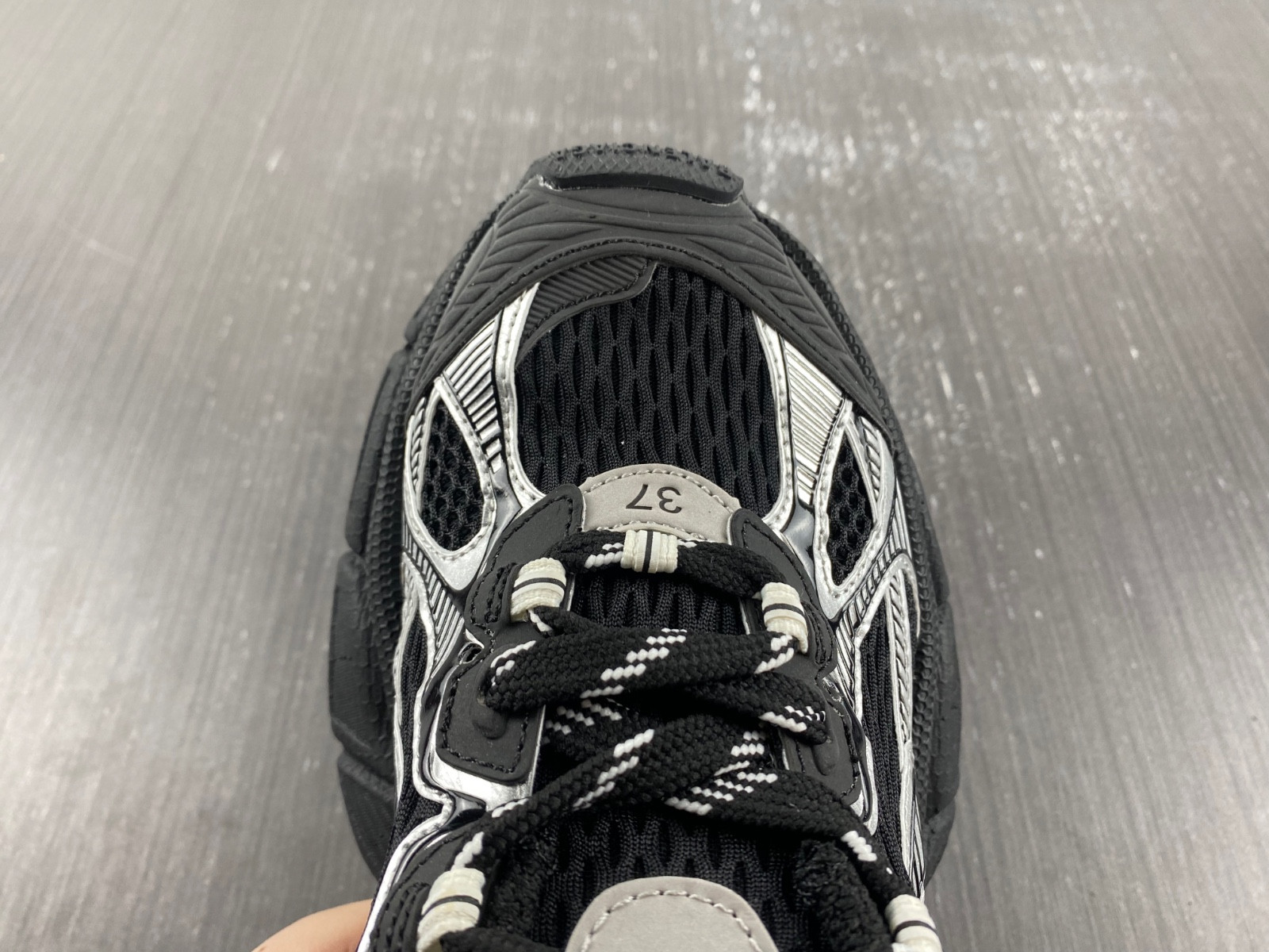 Ba*len*cia*ga 3xl  734733 w3rb5 0218