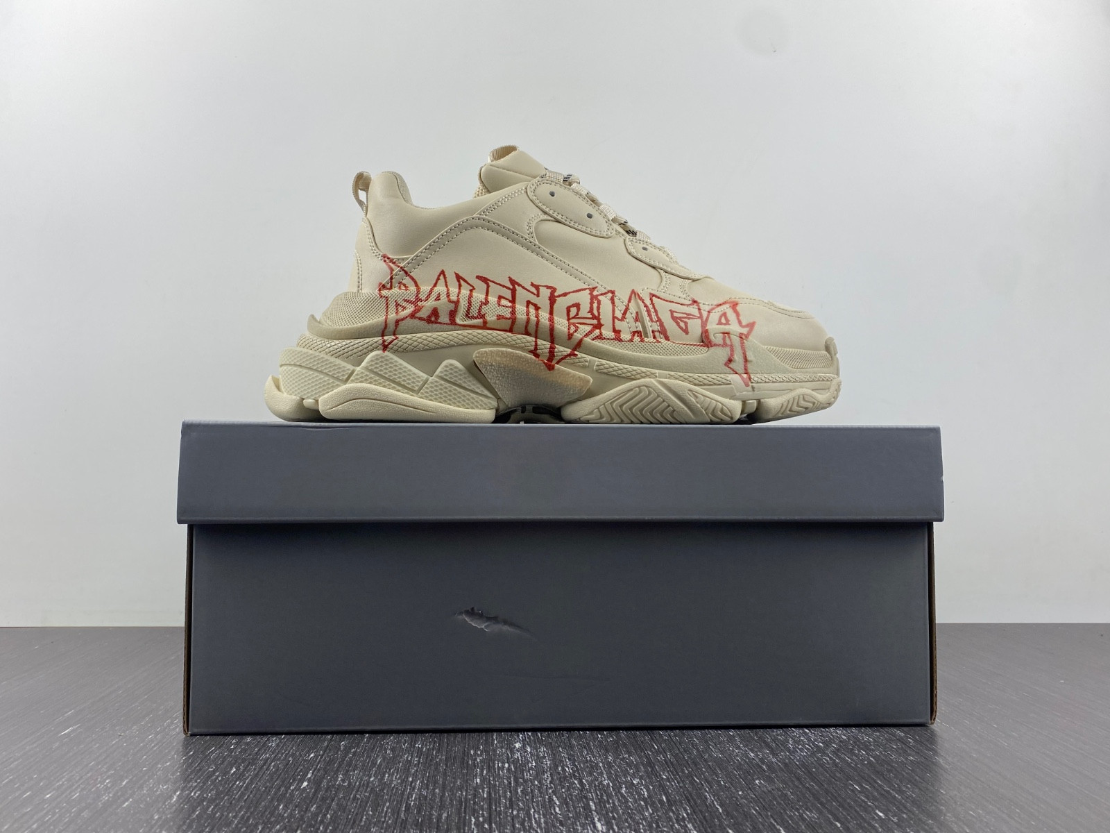 Ba*len*cia*ga triple s