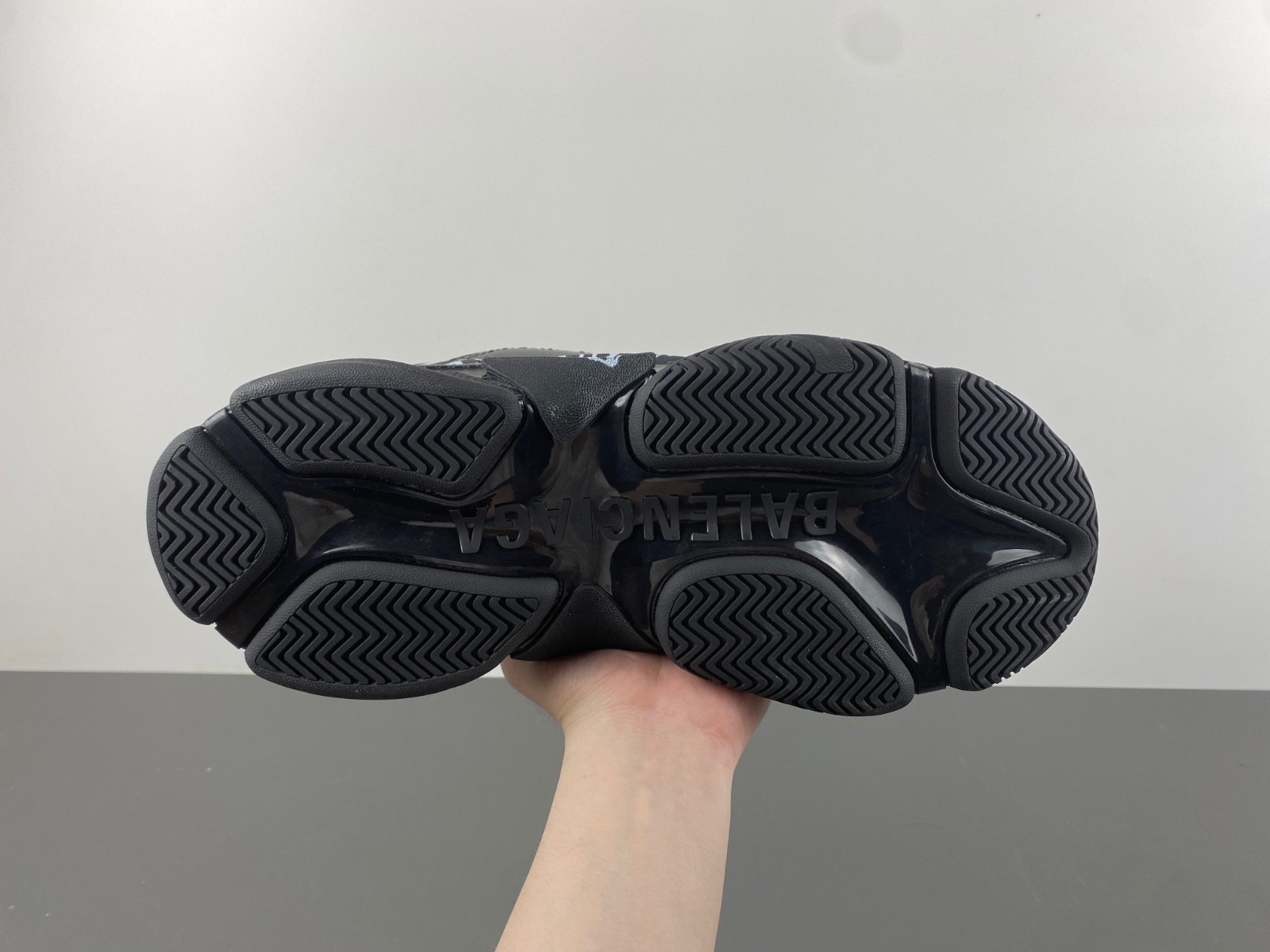 Ba*len*cia*ga triple s