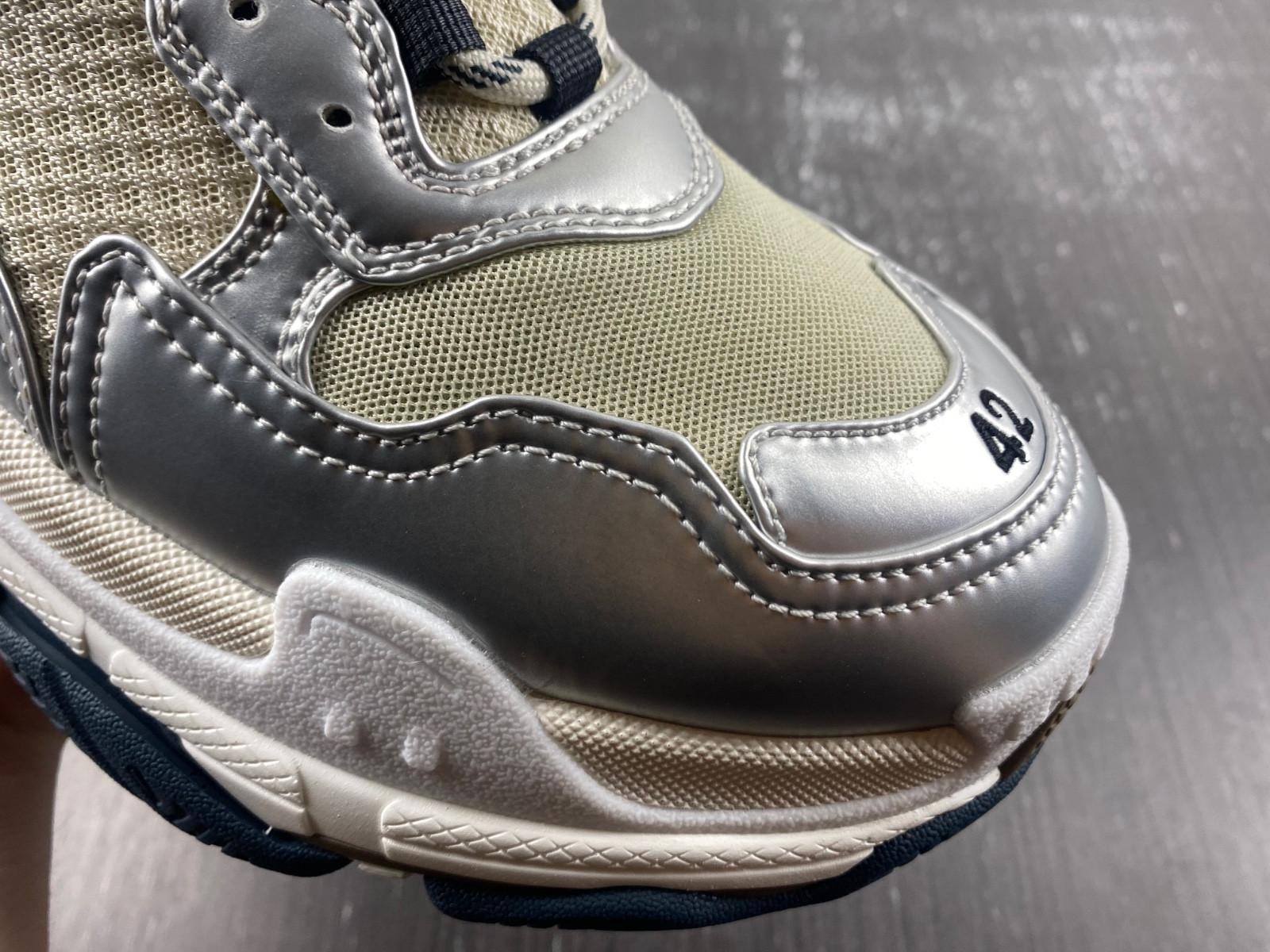 Ba*len*cia*ga triple s  524039 w2fs2 8106