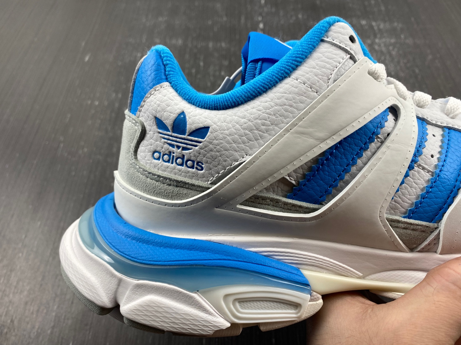 Ba*len*cia*ga track 741107 w1cz6 5012