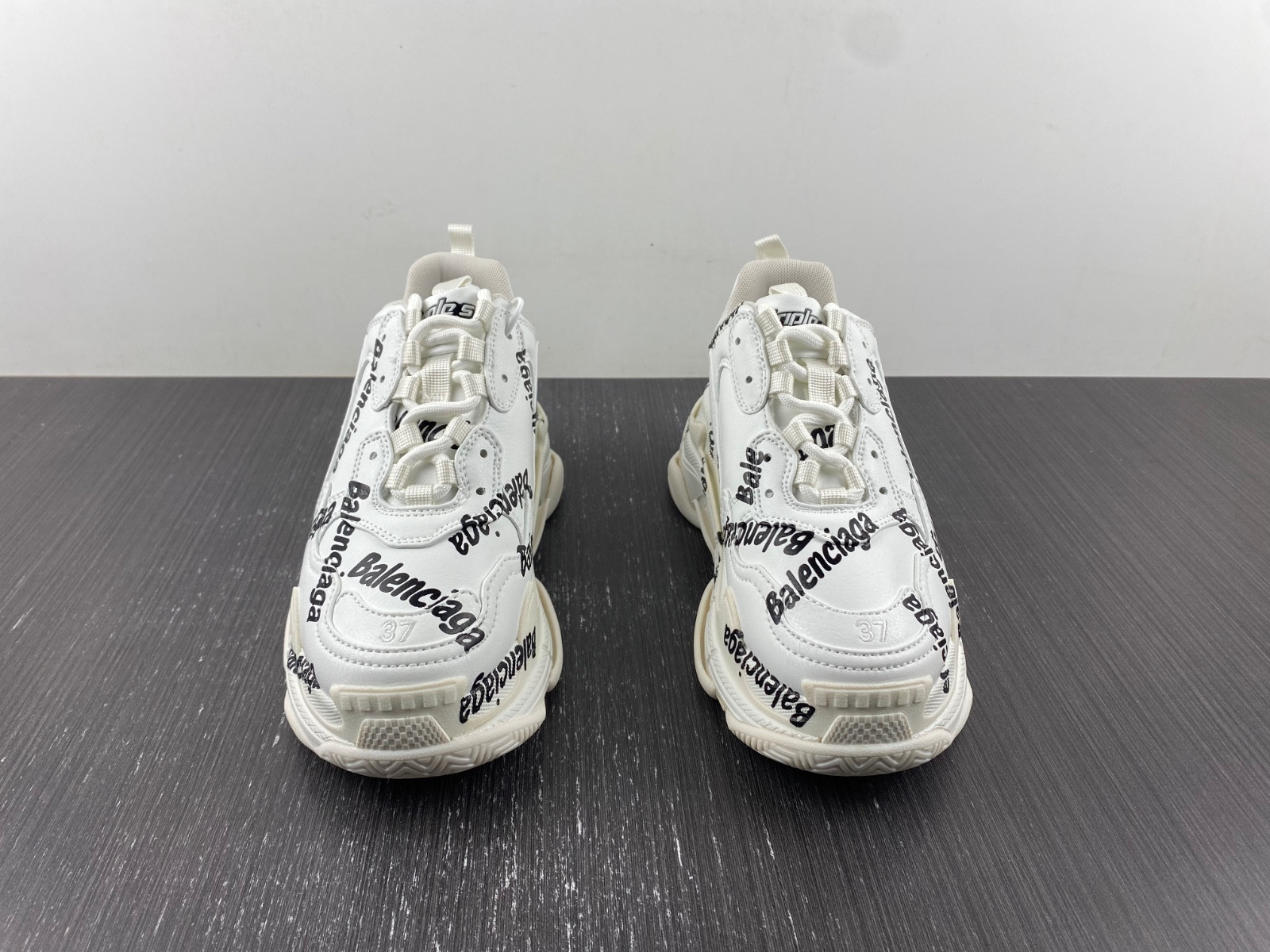 Ba*len*cia*ga triple s  524039 w2fa8 9010