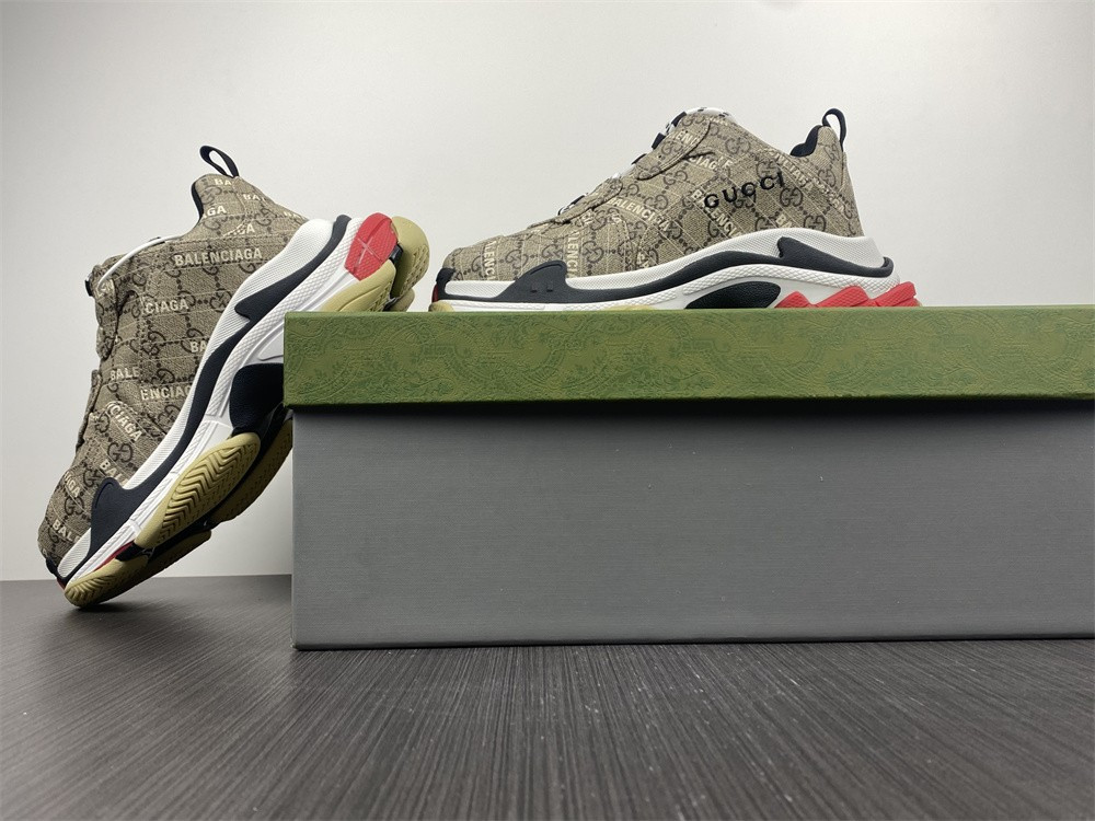 Ba*len*cia*ga triple s x gc