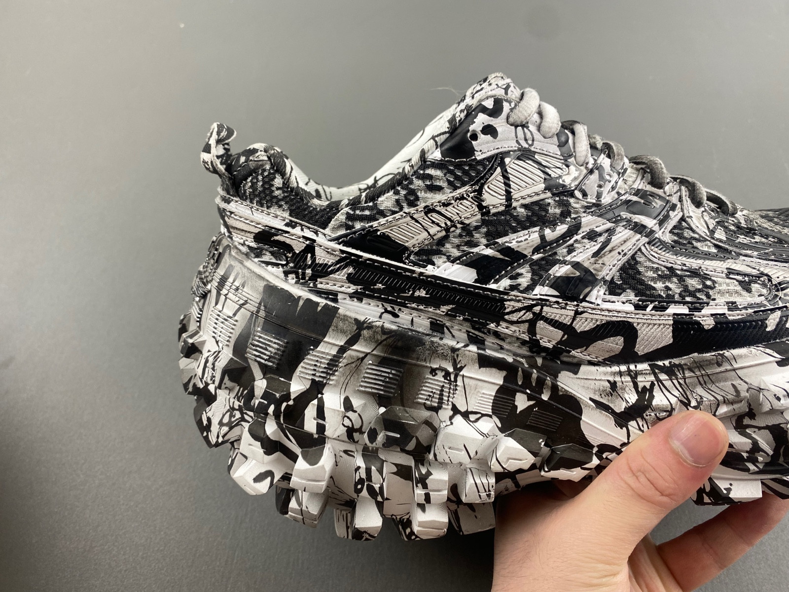 Ba*len*cia*ga 685613-w2rg1 9010