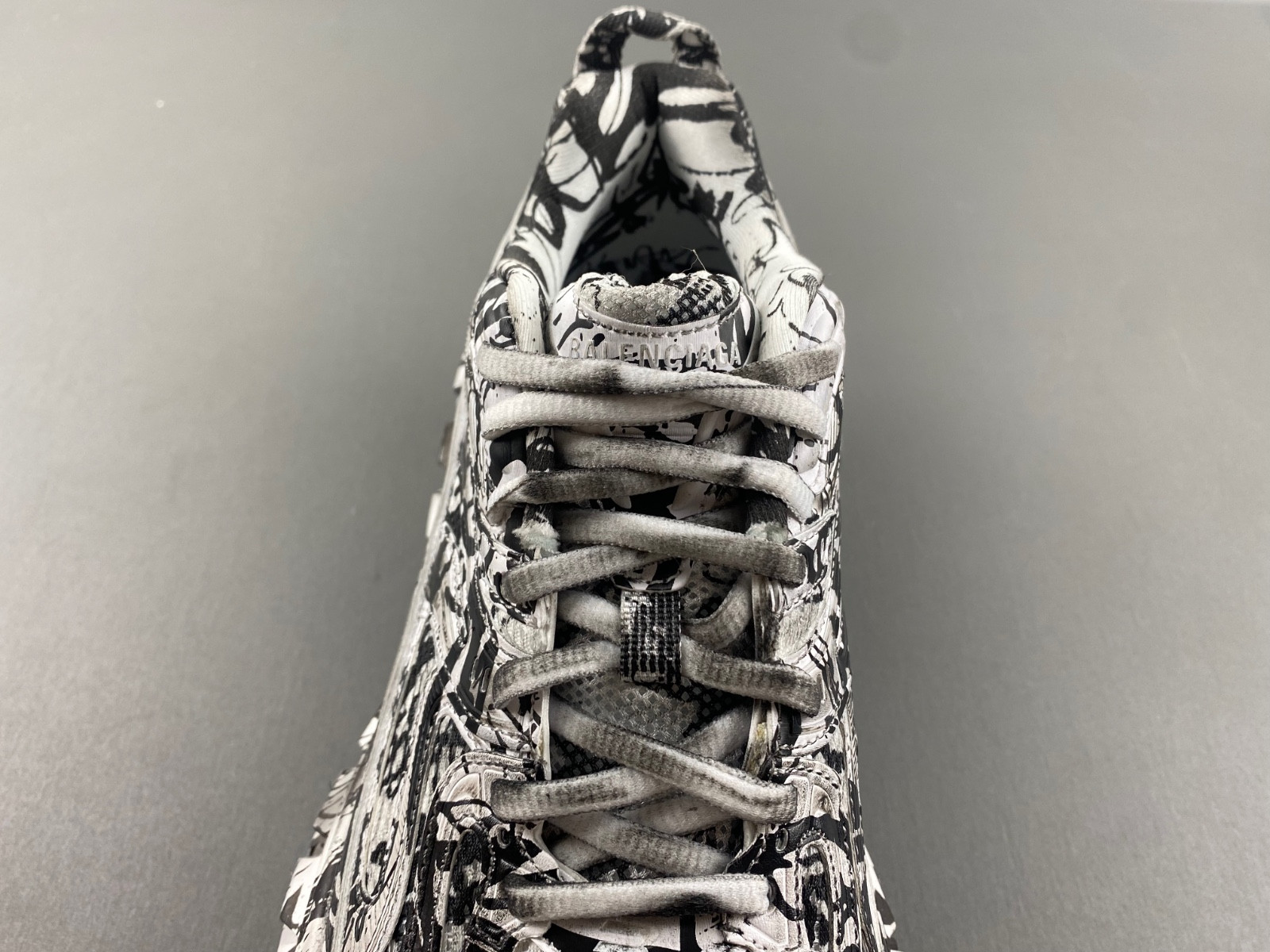 Ba*len*cia*ga 685613-w2rg1 9010