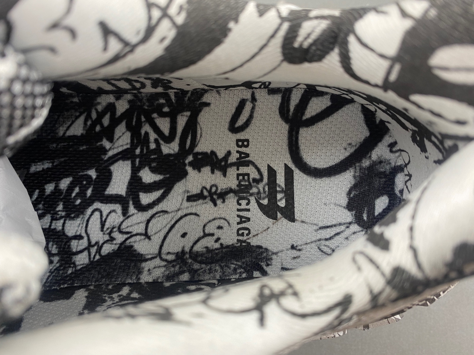 Ba*len*cia*ga 685613-w2rg1 9010