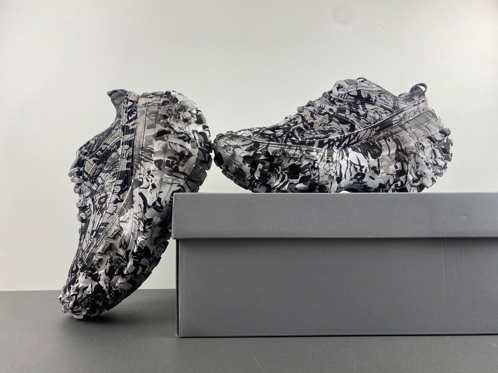 Ba*len*cia*ga 685613-w2rg1 9010