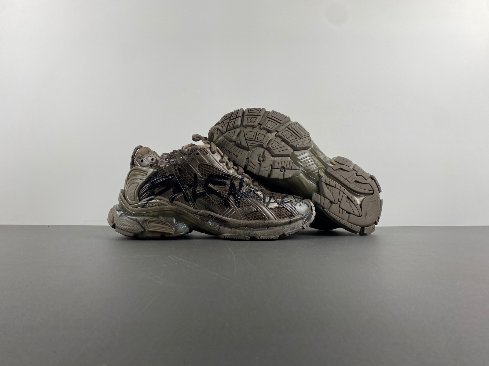 Ba*len*cia*ga runner 677403w3rbq 2010