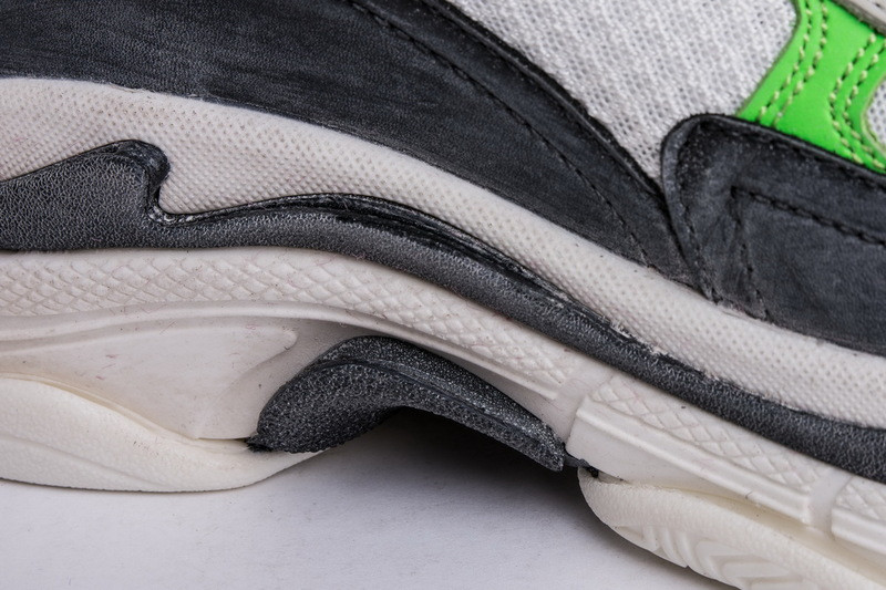 BLCG TRIPLE S 483513-W06E1