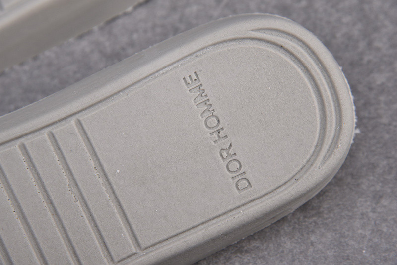 DR B23 High Top Sneaker