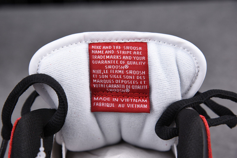 Nike SB Dunk Low "Chicago" BQ6817-600