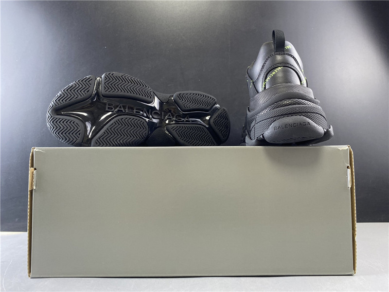 BLCG Triple S 542039-W2FA1-7633