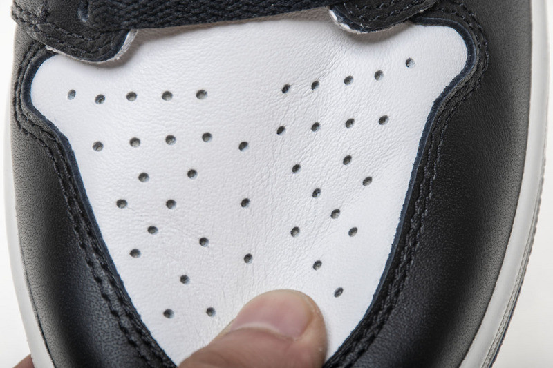 Air Jordan 1 Retro High OG “Blue Moon” 555088-115