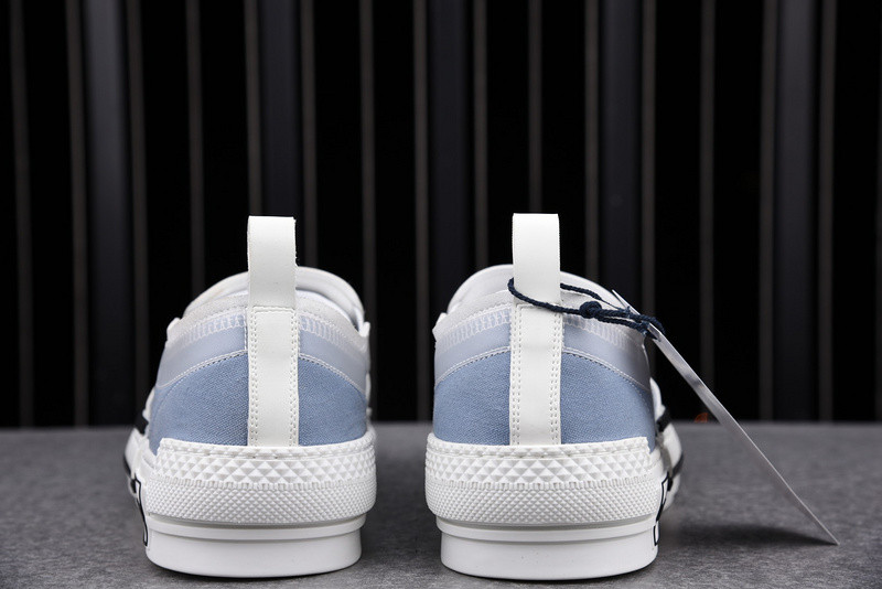 DR B23 Low Top Sneaker