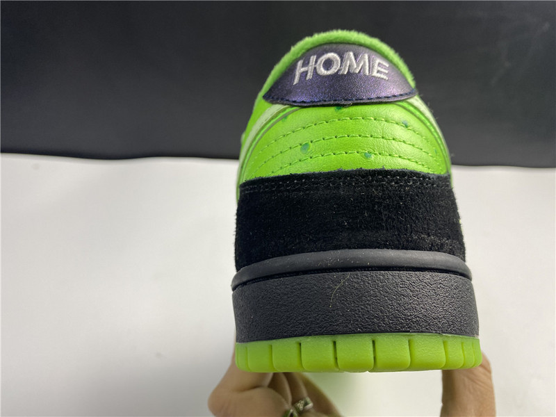 Nike SB Dunk Low “Stay Home”