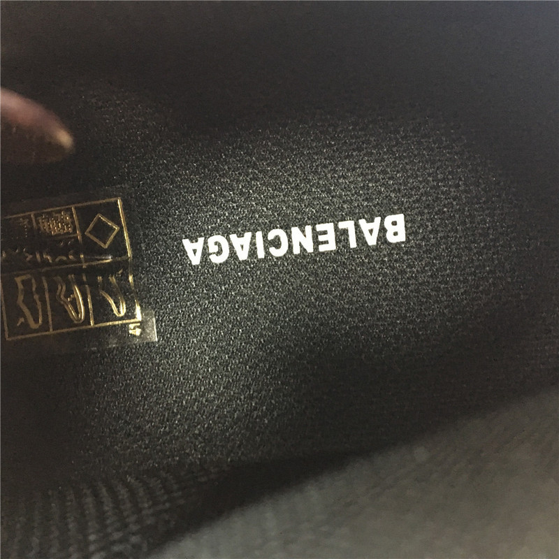 BLCG Triple S 541624-W0901-2140