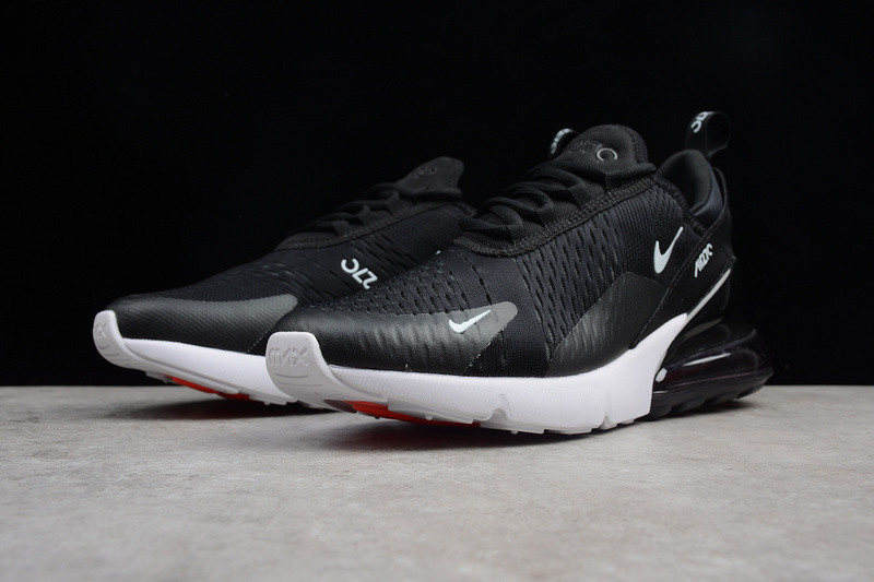 Nike Air Max 270 in black/white AH8050-002