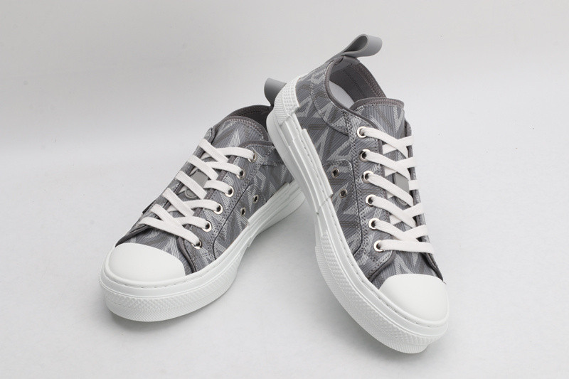 DR B23 High Top Sneaker
