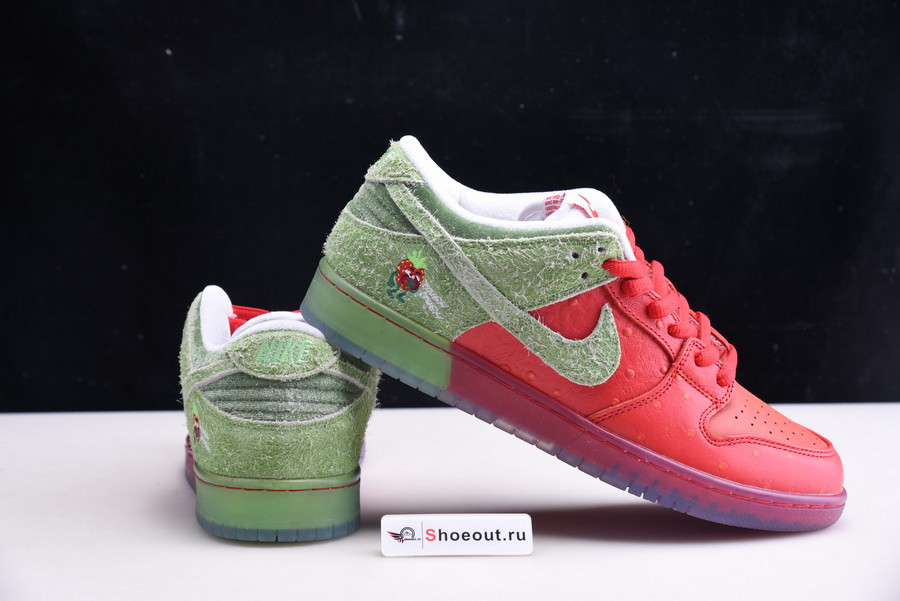 Nike SB Dunk Low “Strawberry Cough” CW7093-601